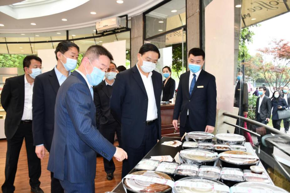 王凤朝副省长赴省玩彩网集团调研 疫情防控、生产谋划和刷新生长事情