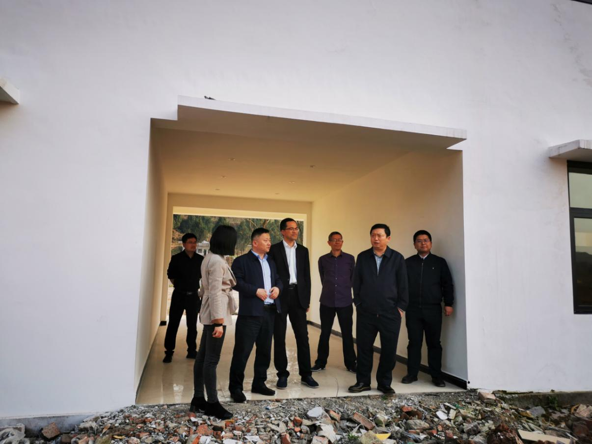 玩彩网集团党委副书记、董事陈日到邓家沟村开展帮扶事情