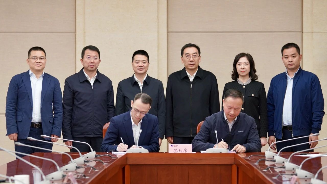 成都东部新区天府山庄正式移交省玩彩网集团