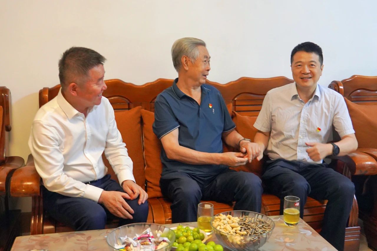 省玩彩网集团党委书记、董事长游勇开展“七一”走访