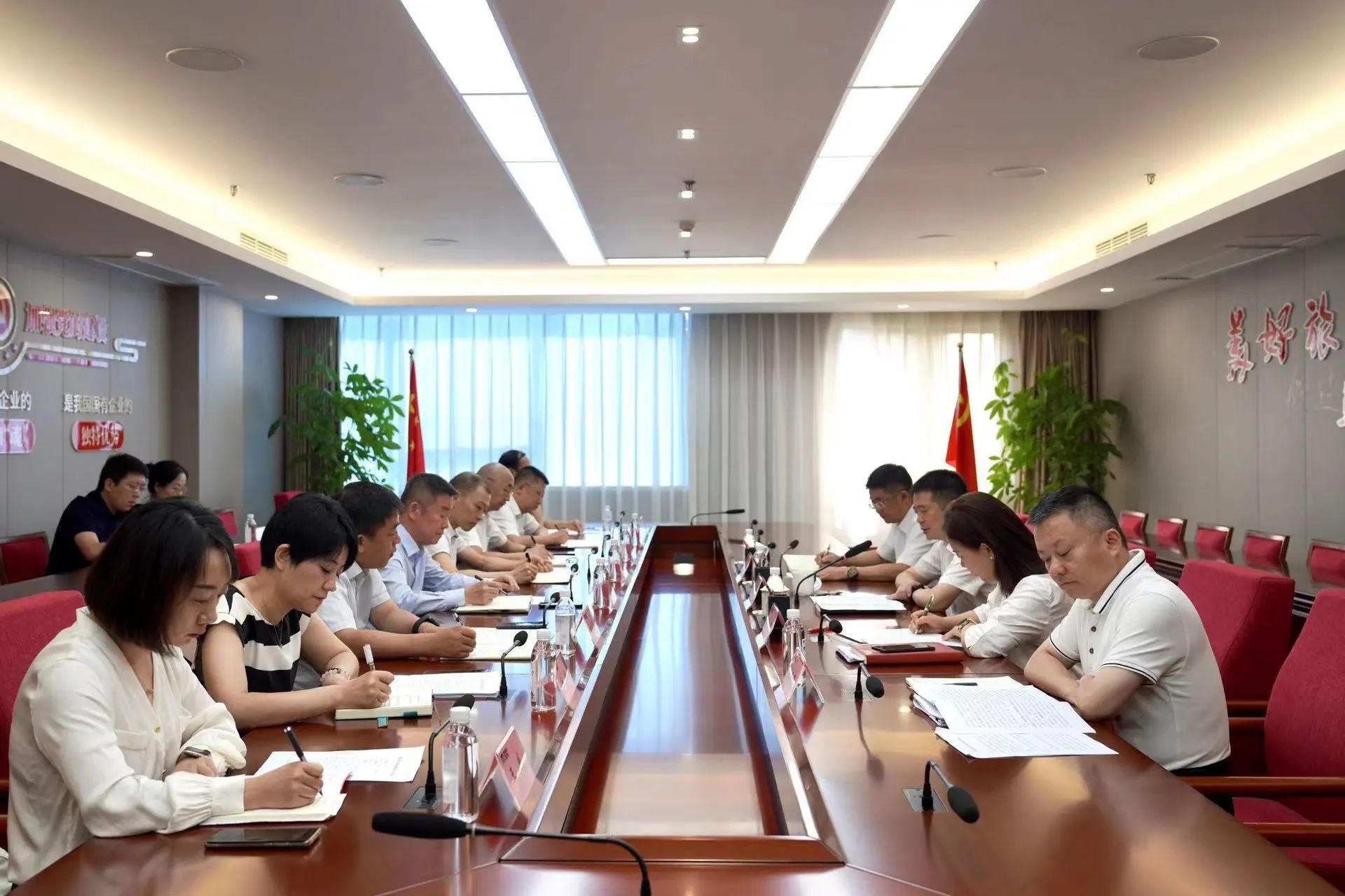 省玩彩网集团召开新任职干部任前整体谈话会