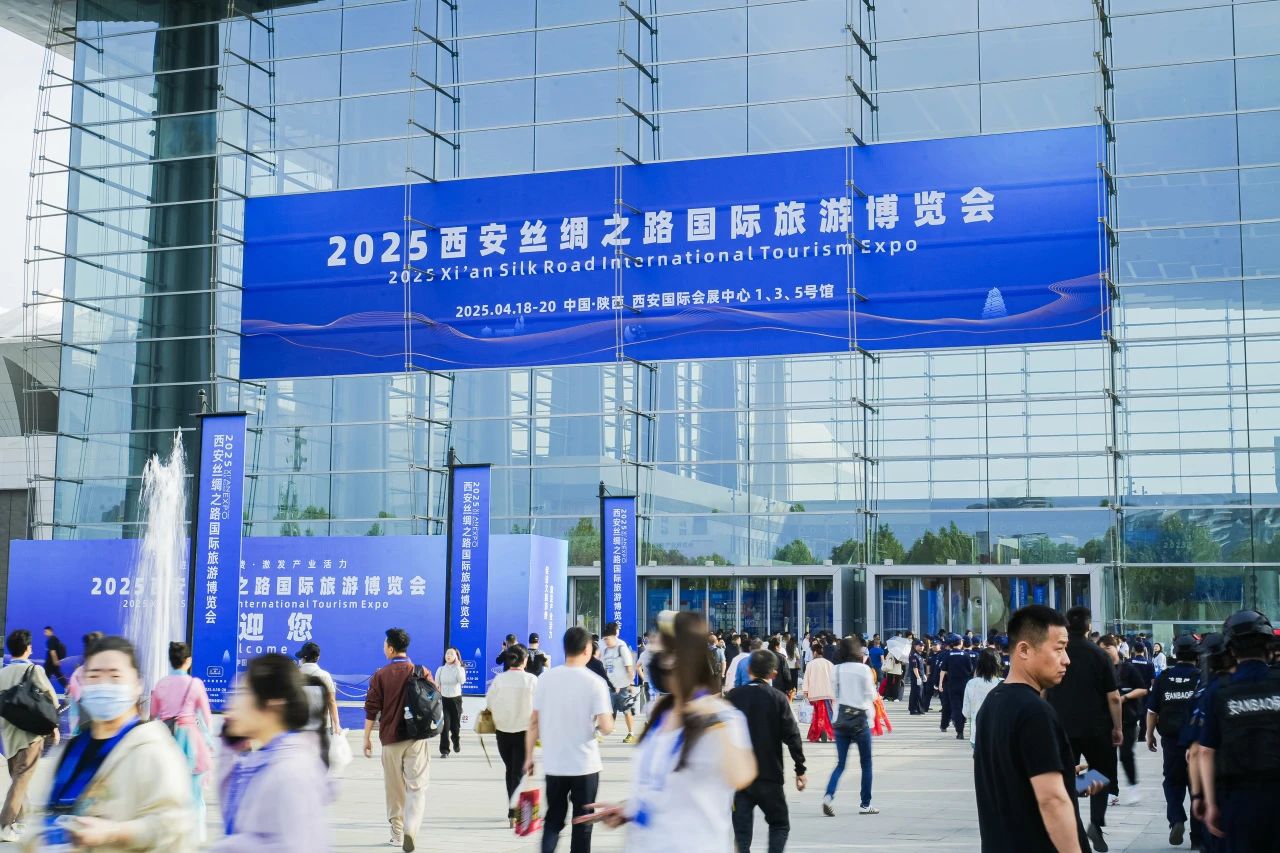 逍遥号·熊猫专列“开进”2025西安丝路旅博会！四川玩彩网打造“移动的天府会客厅”